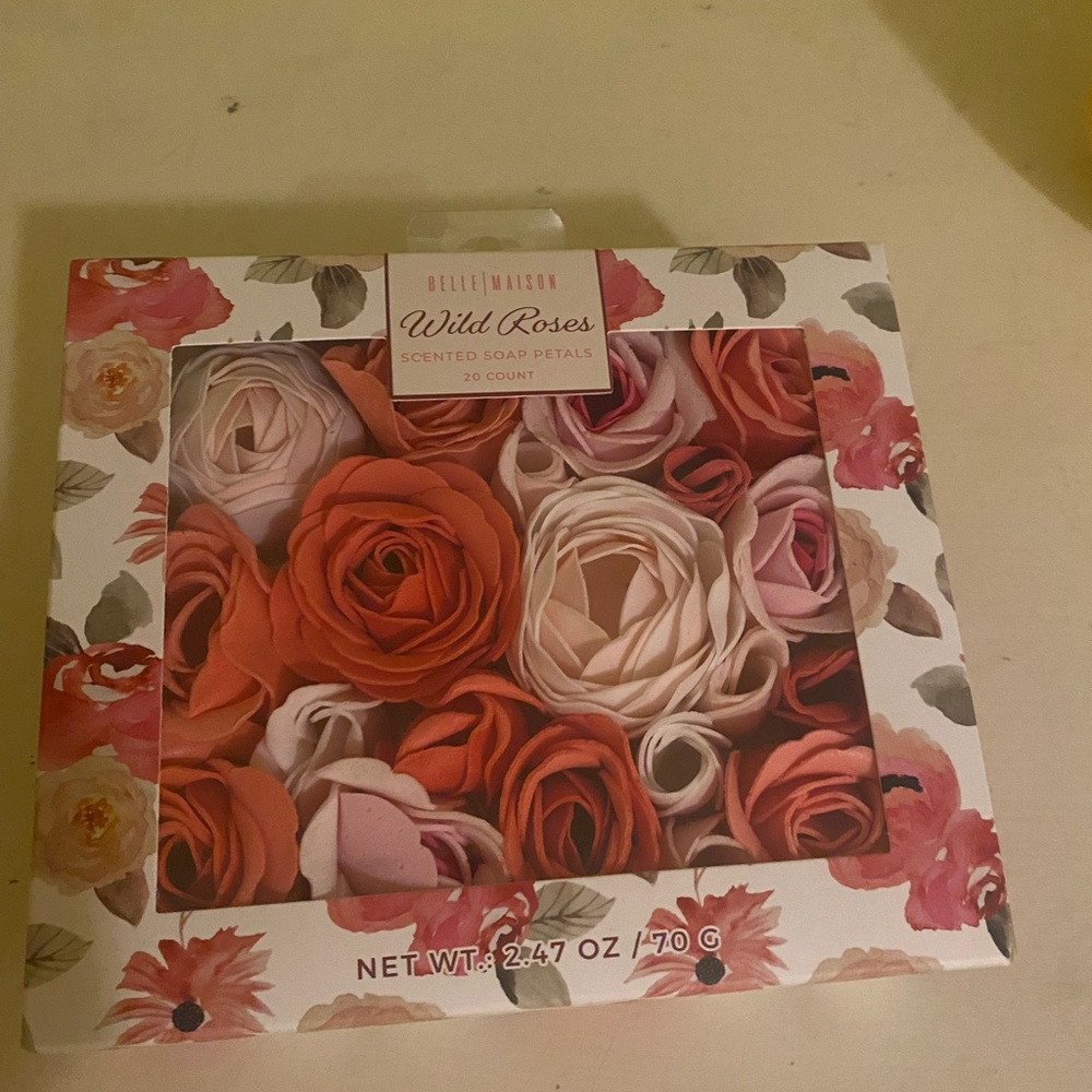 Belle Maison Wild Roses Scented Soap Petals